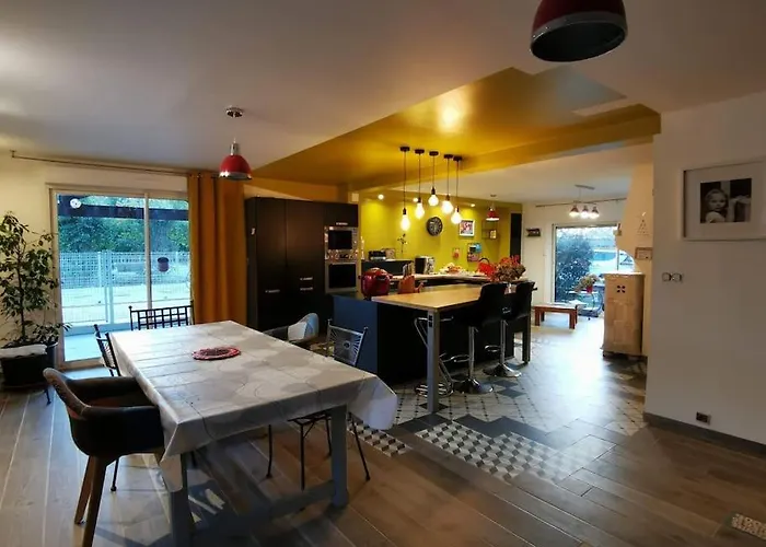 Grande Maison, Piscine Et Poele A Bois , A Вилла Soual